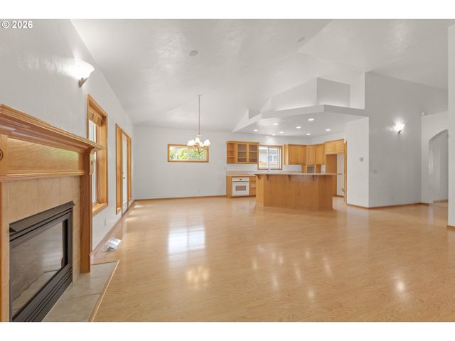919 OLD ORCHARD Ln, Springfield, OR 97477