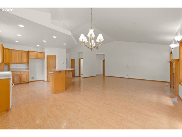 919 OLD ORCHARD Ln, Springfield, OR 97477
