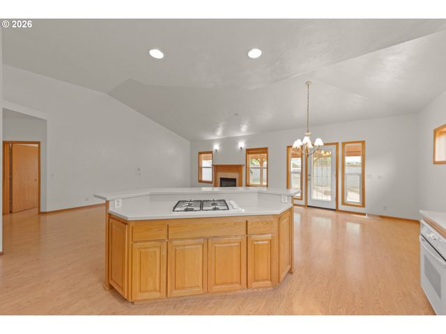919 OLD ORCHARD Ln, Springfield, OR 97477