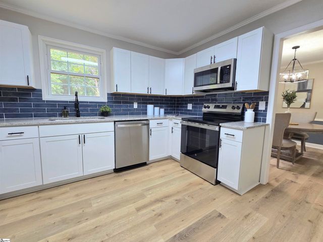124 Forestdale Drive, Taylors, SC 29687