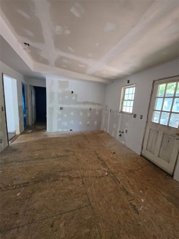 6 S Chastain Drive, Greenville, SC 29617