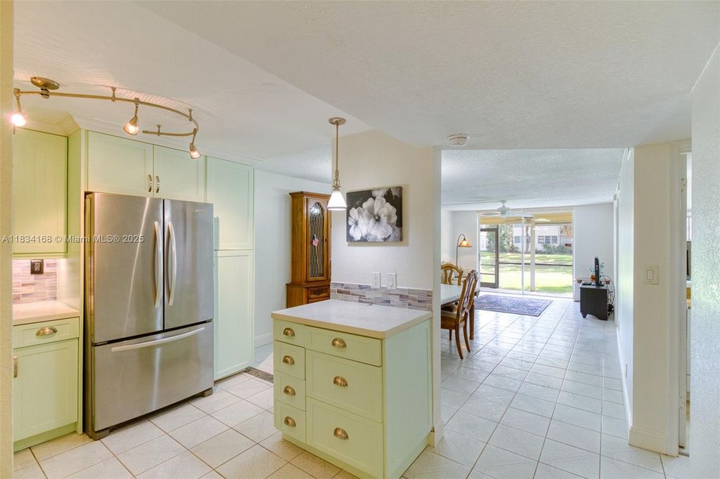 400 S Hollybrook Dr 109, Pembroke Pines, FL 33025