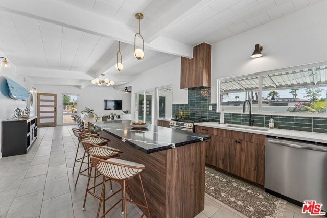547 N Farrell Drive, Palm Springs, CA 92262