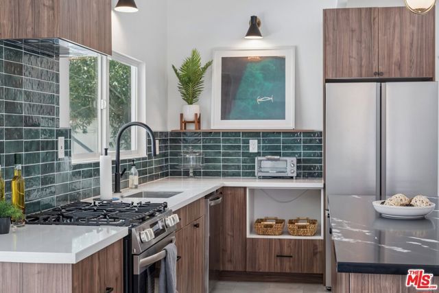 547 N Farrell Drive, Palm Springs, CA 92262