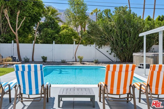 547 N Farrell Drive, Palm Springs, CA 92262