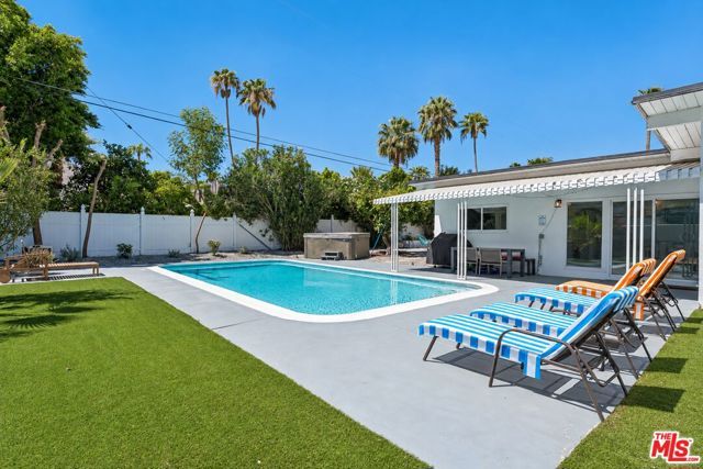 547 N Farrell Drive, Palm Springs, CA 92262