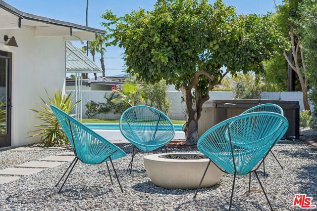 547 N Farrell Drive, Palm Springs, CA 92262
