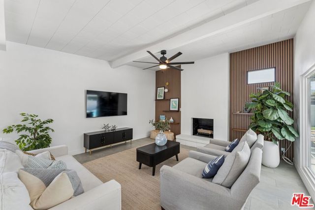 547 N Farrell Drive, Palm Springs, CA 92262