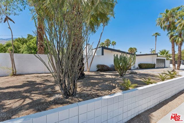 547 N Farrell Drive, Palm Springs, CA 92262