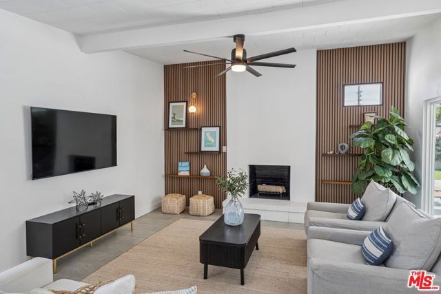 547 N Farrell Drive, Palm Springs, CA 92262