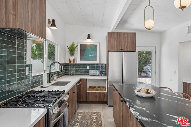 547 N Farrell Drive, Palm Springs, CA 92262
