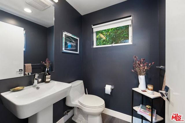 6024 W Beachwood Lane, Los Angeles, CA 90038