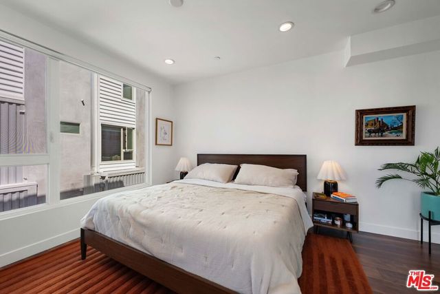 6024 W Beachwood Lane, Los Angeles, CA 90038