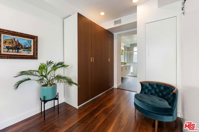 6024 W Beachwood Lane, Los Angeles, CA 90038