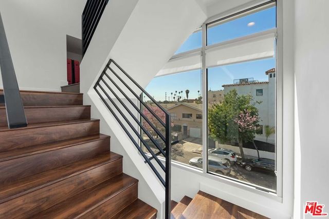 6024 W Beachwood Lane, Los Angeles, CA 90038