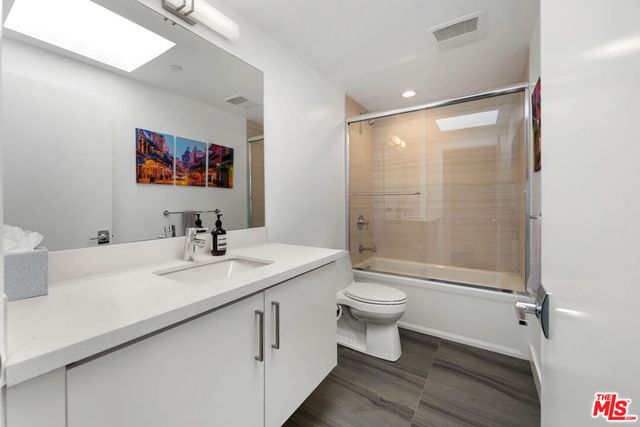 6024 W Beachwood Lane, Los Angeles, CA 90038