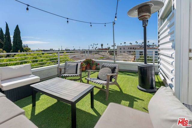 6024 W Beachwood Lane, Los Angeles, CA 90038