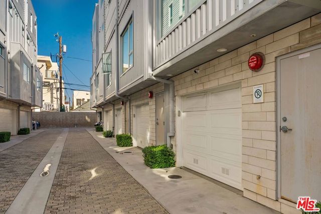 6024 W Beachwood Lane, Los Angeles, CA 90038