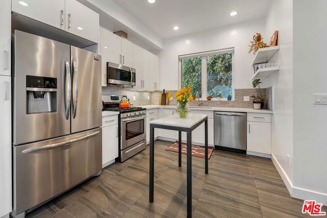 6024 W Beachwood Lane, Los Angeles, CA 90038