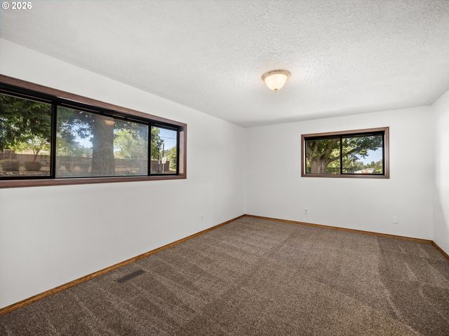 641 W HISTORIC COLUMBIA RI Hwy, Troutdale, OR 97060