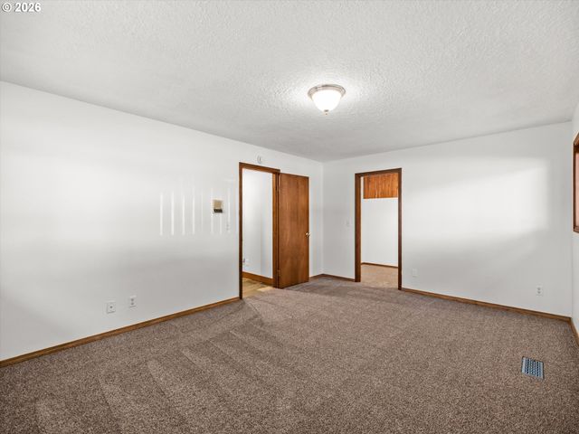 641 W HISTORIC COLUMBIA RI Hwy, Troutdale, OR 97060