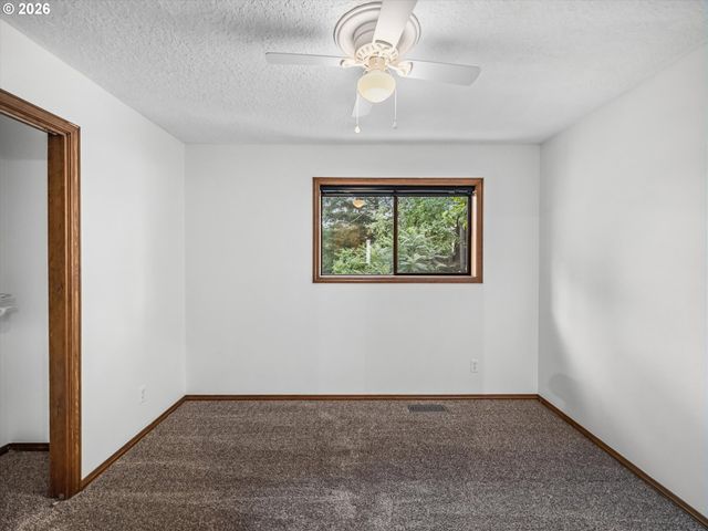 641 W HISTORIC COLUMBIA RI Hwy, Troutdale, OR 97060