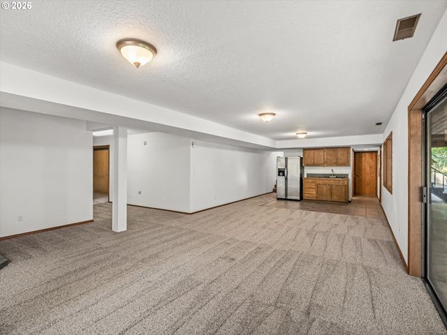 641 W HISTORIC COLUMBIA RI Hwy, Troutdale, OR 97060