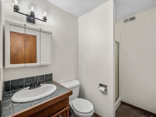 641 W HISTORIC COLUMBIA RI Hwy, Troutdale, OR 97060