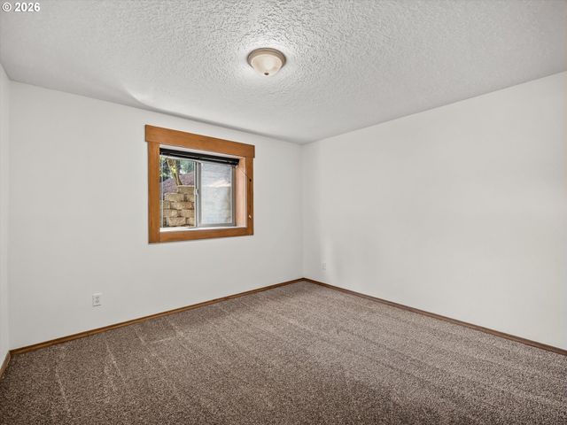 641 W HISTORIC COLUMBIA RI Hwy, Troutdale, OR 97060
