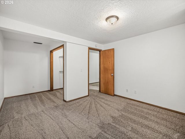 641 W HISTORIC COLUMBIA RI Hwy, Troutdale, OR 97060
