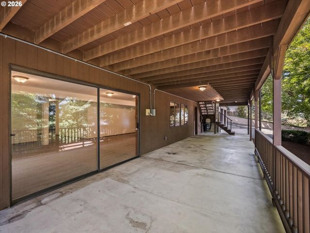 641 W HISTORIC COLUMBIA RI Hwy, Troutdale, OR 97060