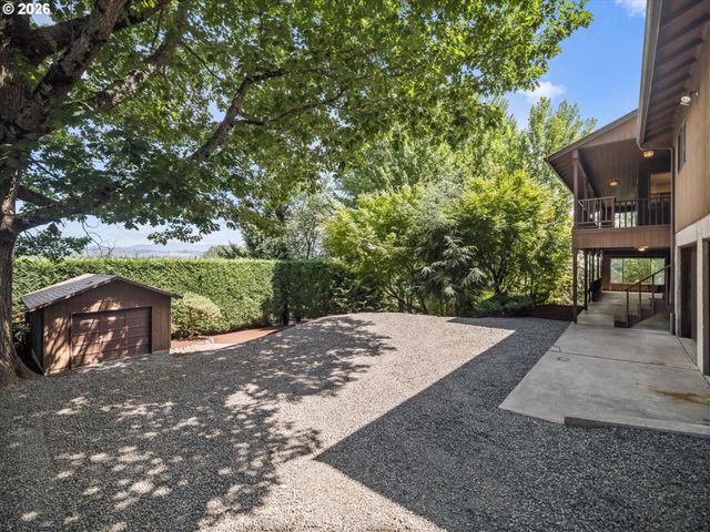 641 W HISTORIC COLUMBIA RI Hwy, Troutdale, OR 97060