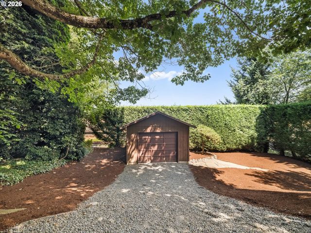 641 W HISTORIC COLUMBIA RI Hwy, Troutdale, OR 97060