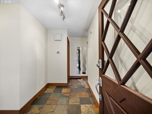 641 W HISTORIC COLUMBIA RI Hwy, Troutdale, OR 97060