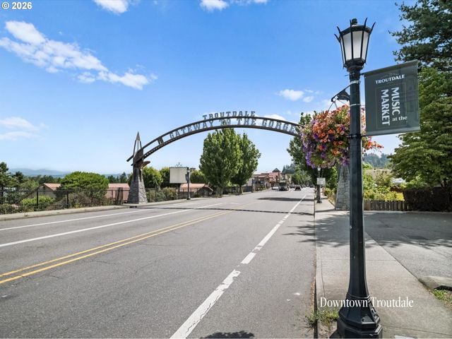 641 W HISTORIC COLUMBIA RI Hwy, Troutdale, OR 97060