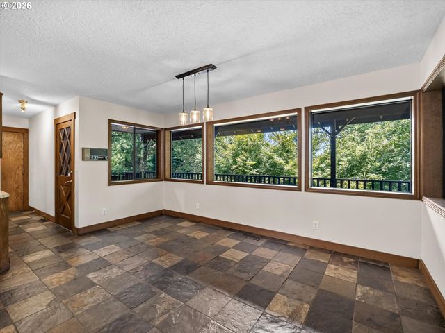 641 W HISTORIC COLUMBIA RI Hwy, Troutdale, OR 97060