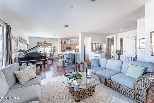 976 W Tenniel Drive, Green Valley, AZ 85614