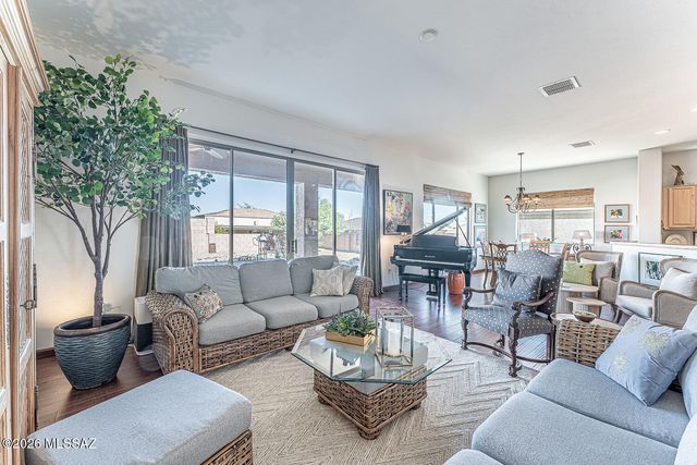 976 W Tenniel Drive, Green Valley, AZ 85614