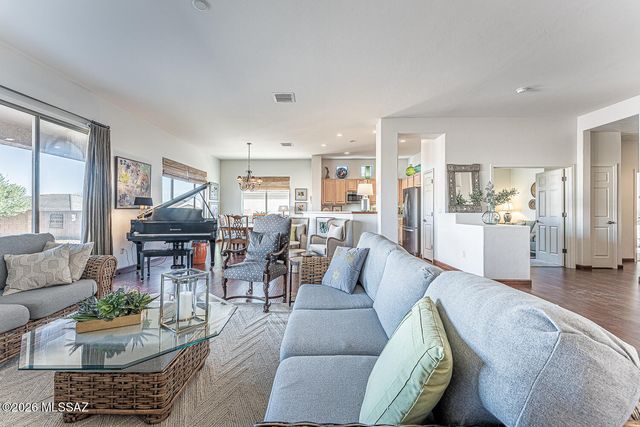 976 W Tenniel Drive, Green Valley, AZ 85614