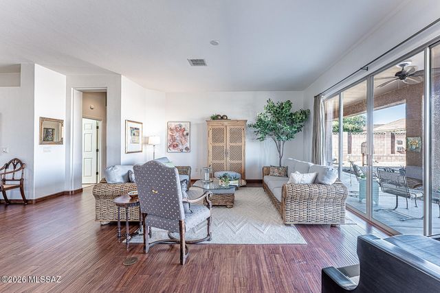 976 W Tenniel Drive, Green Valley, AZ 85614