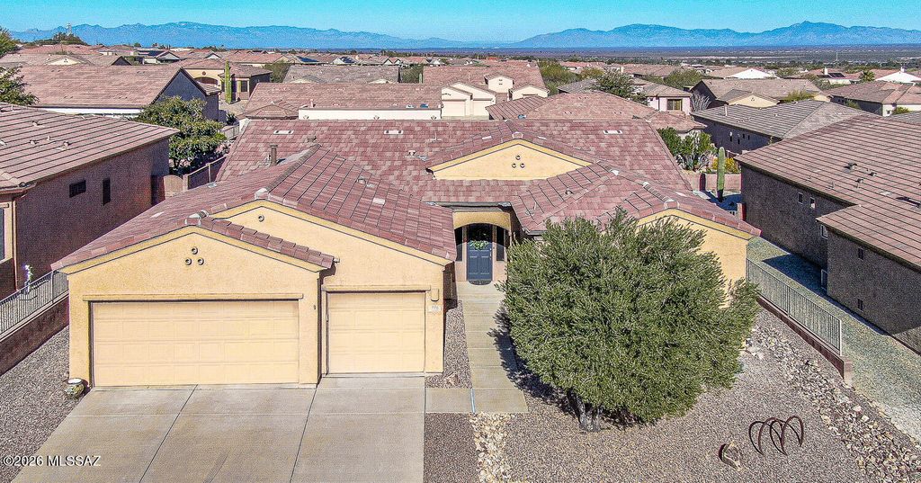 976 W Tenniel Drive, Green Valley, AZ 85614