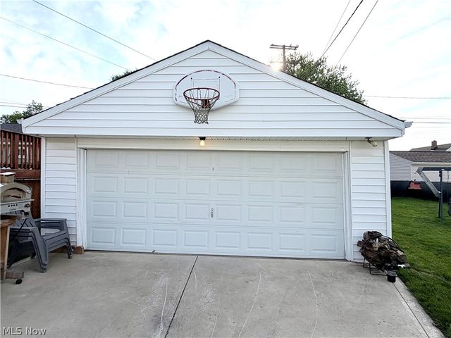32125 Densmore Road, Willowick, OH 44095