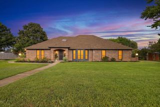 121 Crestview St., Chandler, TX 75758
