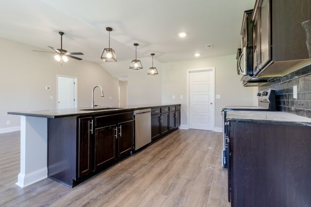 2669 Brewster Dr, Clarksville, TN 37042