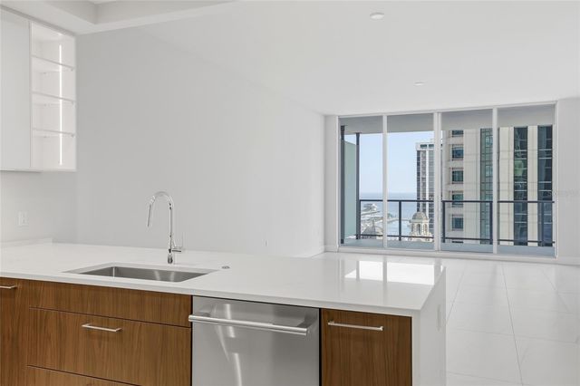 275 1ST AVE S 1804, St Petersburg, FL 33701