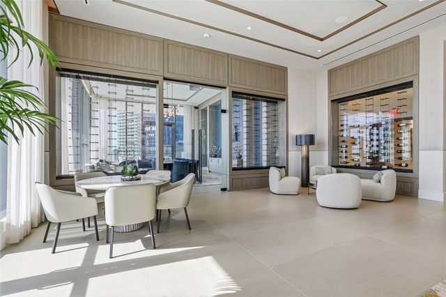 275 1ST AVE S 1804, St Petersburg, FL 33701