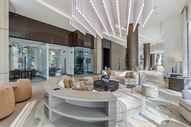 275 1ST AVE S 1804, St Petersburg, FL 33701