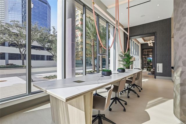 275 1ST AVE S 1804, St Petersburg, FL 33701