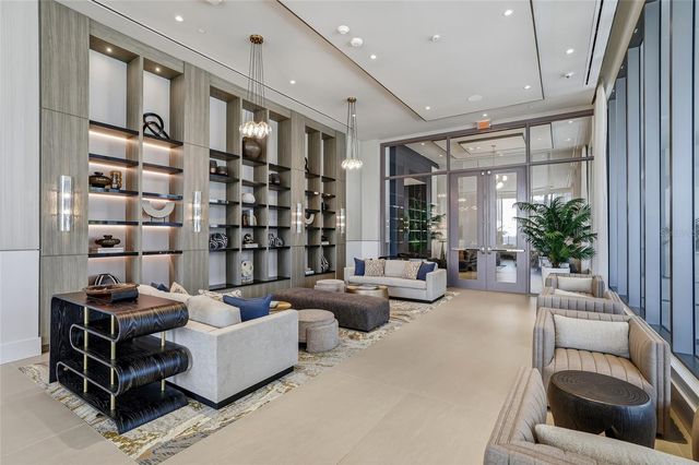 275 1ST AVE S 1804, St Petersburg, FL 33701