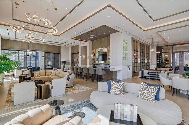 275 1ST AVE S 1804, St Petersburg, FL 33701